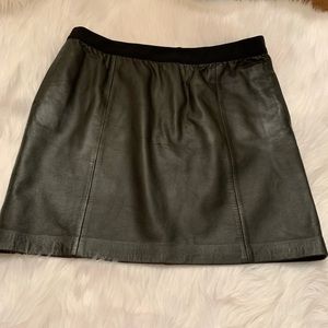 Ann Taylor LOFT Short Black Leather Skirt Size 8